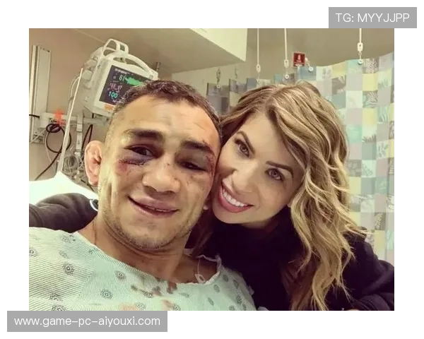 UFC选手怒砸地板庆祝：力量与激情的巅峰瞬间