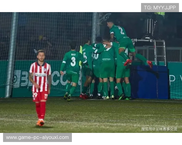 足球西甲挑传助攻门前包抄轻松推射:从观念到动作的实战提升 足球西甲挑传助攻门前包抄轻松推射:从观念到动作的实战提升